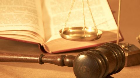 Бухоро суди қишлоқ коллежидаги порахўрлик бўйича жиноят ишини ёпди