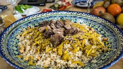 Rossiya telekanalidagi pazandalik ko‘rsatuvida o‘zbekcha palov tayyorlandi