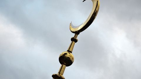 Саудия Арабистони шарқидаги шиа масжидида юз берган портлаш оқибатида 30 киши ҳалок бўлди