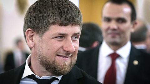 Ramzan Qodirov politsiyachi va 17 yoshli chechen qizning to‘yiga hammani taklif qildi