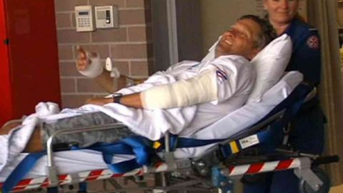 Avstraliyalik syorfer akuladan mushti yordamida qutuldi