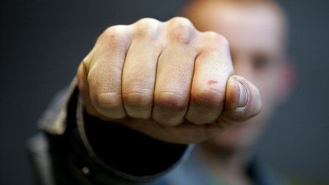 Andijonlik erkak qo‘shnisining do‘pposlashi natijasida shifoxonaga tushib qoldi