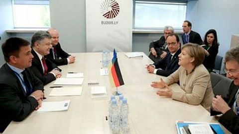 Poroshenko Latviya poytaxtida Kemeron, Merkel va Olland bilan uchrashdi