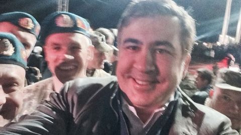 Saakashvili Ukraina desantchilari bilan selfiga tushdi