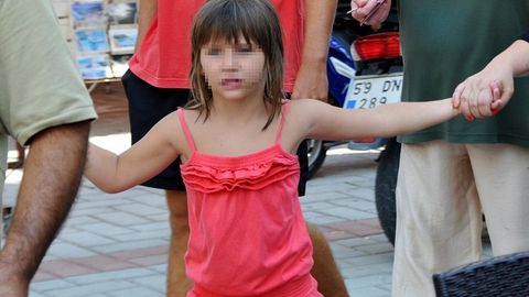 Ukrainalik qizcha Turkiyada 3 kun o‘lik ota-onasi bilan yashadi