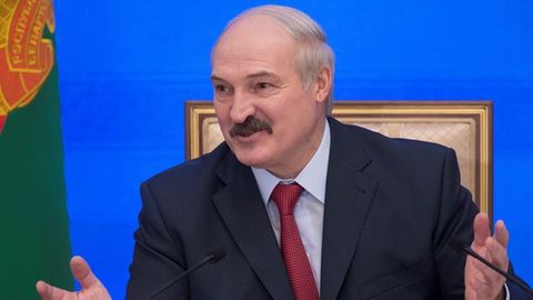 Лукашенко: Россияга қарши санкциялар туфайли Беларусь 3 млрд доллар йўқотди