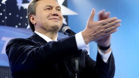 Yanukovichni prezidentlik martabasidan mahrum etish haqidagi qonun e’lon qilindi