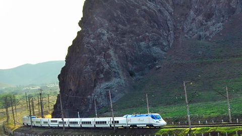 “Afrosiyob” poyezdlarining dam olish kunlaridagi qo‘shimcha reysi bekor qilinadi