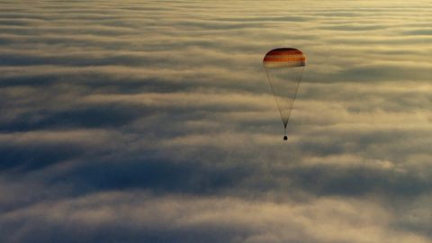 Қозоғистонга ХКС экипажининг 3 аъзоси «Союз» капсуласида қўнди