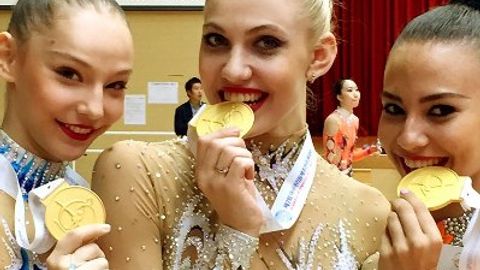 Ўзбекистонлик бадиий гимнастикачилар ОЧнинг жамоавий мусобақаларида олтин медални қўлга киритди