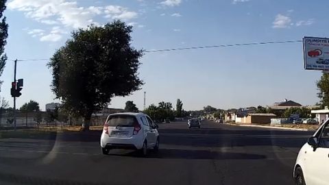 Toshkentda 10 soniya ichida oltita avtomobil qizil chiroqqa o‘tib ketdi