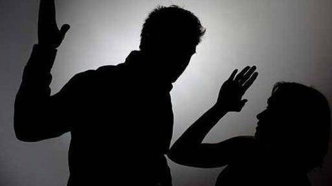 Тошкентда танишишни истамаган қизларни икки йигит калтаклади