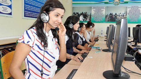 “Yilning eng yaxshi ingliz tili o‘qituvchisi” va “Ingliz tili bilimdonlari” tanlovlarining so‘nggi bosqichi o‘tkazilmoqda