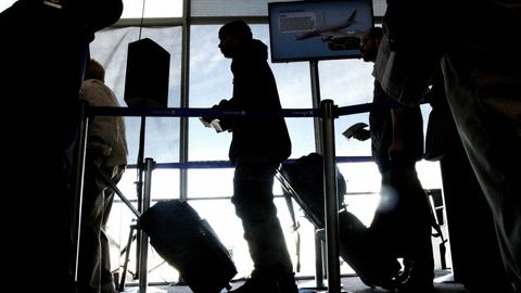 OAV: Xyustonda samolyot tutab ketishi sababli yo‘lovchilar evakuatsiya qilindi