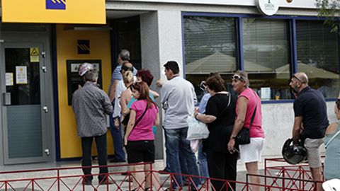 Yevropa banklari Gretsiya sabab bir kunda 50 milliard yevro yo‘qotdi