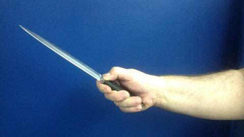 Surxondaryolik shaxs uyiga mehmon bo‘lib kelgan erkakka pichoq bilan jarohat yetkazdi