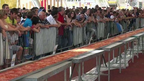Italiyaliklar 1,5 km uzunlikdagi pitssani tayyorlab, rekord o‘rnatdi