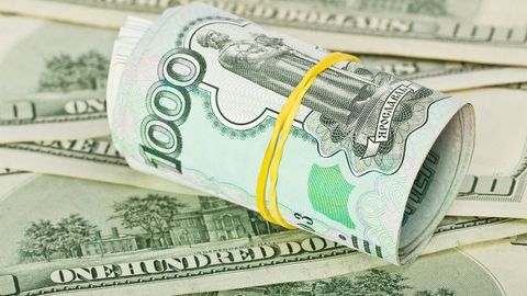 Rossiyalik deputatga tegishli 100 kilogramm dollar olib qo‘yildi