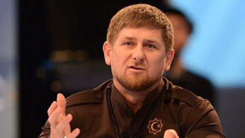Ramzan Qodirov: 47 yoshli politsiyachi va 17 yoshli kelin baxtli hayot kechirmoqda