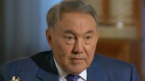 Nazarboyev qonun oldida hammani teng ko‘rib, qarindoshlarining kuyoviga shafqat qilish iltimosini rad etganini aytdi