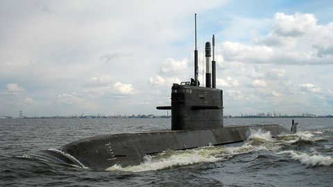 Британиянинг The Sun нашри Ўзбекистонда сувости кемалар намойиш этилгани тўғрисида сохта хабар тарқатди