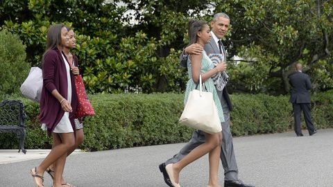 Barak Obama qizlari bilan Nyu-Yorkda dam olmoqda