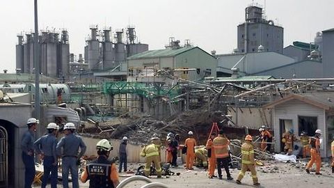 Janubiy Koreyada kimyo zavodidagi portlash oqibatida olti kishi halok bo‘ldi