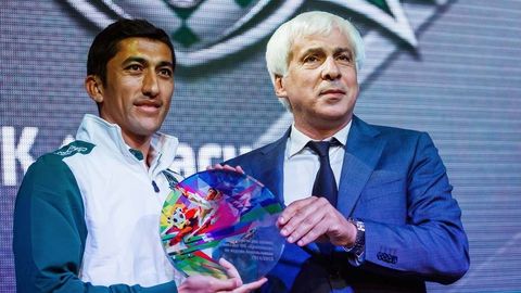 Одил Аҳмедовга «Краснодар»нинг мавсумдаги энг яхши футболчиси соврини топширилди