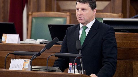 Латвиянинг янги президенти Раймонд Вейонис қасамёд қабул қилди