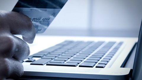 Qozog‘istonlik ayol internet orqali firibgarlar hisobiga 155 ming dollar o‘tkazdi