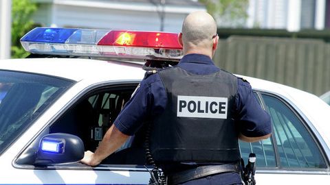 АҚШ кинотеатрида юз берган отишма натижасида икки киши ҳалок бўлди