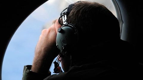 Ekspertlar: Hind okeanida topilgan qanot qismi yo‘qolgan Boeing samolyotiga tegishli 