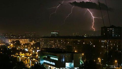 Rossiyaning Sheremetyevo aeroportida ikkita samolyot yashin urishidan zarar ko‘rdi