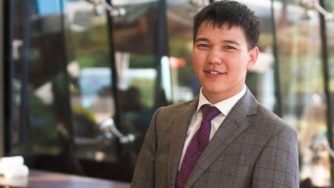 25 ёшли қозоғистонлик ярим йилда ишлаб топган 2 миллион долларини хайрияга сарфлади