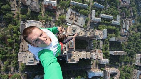 Moskvada “Selfi xavfli!” degan belgilar paydo bo‘ladi 