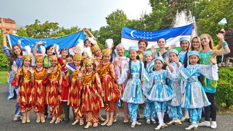"Табассум" болалар ансамбли Болгариядаги фестивалда 1-ўринни эгаллади