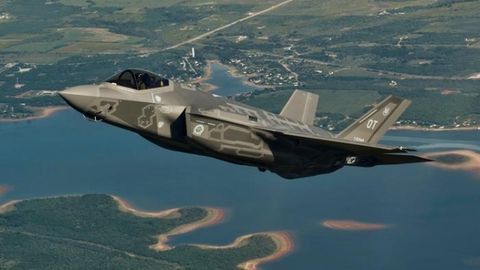 Пентагон F-35 қирувчи самолёти имкониятларини намойиш этди (видео)