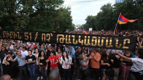 Yerevanda ochlik e’lon qilgan namoyishchilar shifoxonaga olib ketildi