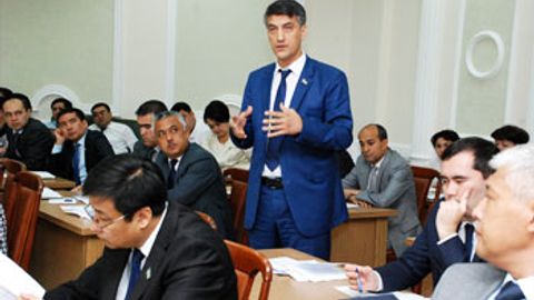 Oliy Majlisdagi “Demokratik kuchlar bloki” dori vositalari to‘g‘risidagi qonun loyihasiga takliflar berdi