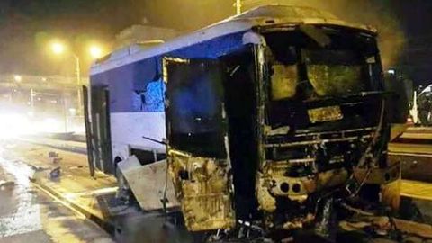 Туркияда курд жангарилари ичида полиция ходимлари бўлган автобусни портлатиб юборди