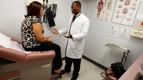 Shifokorlarning yangi uslubi falajga chalingan bemorlar oyoqlariga quvvat baxsh etdi