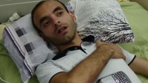 Ozarbayjonda futbolchini tanqid qilgan jurnalistni o‘lgunicha do‘pposlashdi