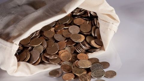 Xitoylik oshiq yigit nikoh uzugi uchun 150 kilogramm tanga to‘pladi