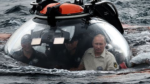 Putin batiskaf yordamida Qora dengiz tubiga tushdi