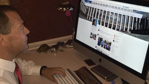 Дмитрий Медведевнинг Twitter’даги обуначилари сони 4 млн кишига етди