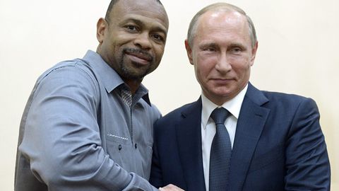 Putin amerikalik bokschi Roy Jonsga Rossiya fuqaroligini va’da qildi