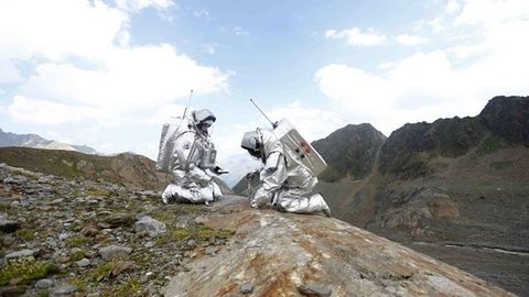 NASA Гавайи оролларида Марсда жон сақлаш бўйича тажрибаларни бошлади