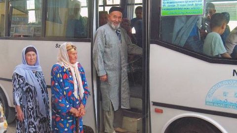 Samarqand viloyatida avtobuslar keksalarga bepul xizmat ko‘rsata boshladi
