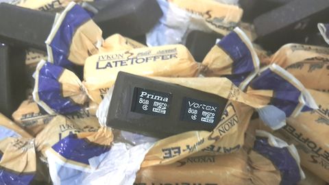 O‘zbekistonga shokolad ichida diniy mazmundagi taqiqlangan ma’lumotlar solingan “fleshka”larni olib kirmoqchi bo‘lgan shaxs qo‘lga olindi