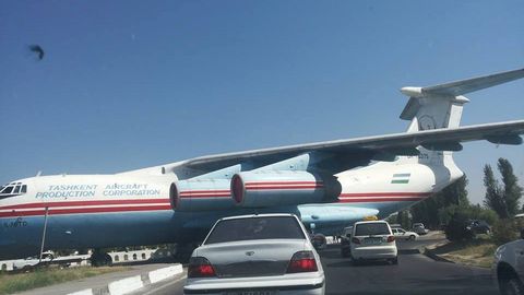 Toshkent ko‘chalaridan samolyot olib o‘tilgani xabar qilindi (foto)